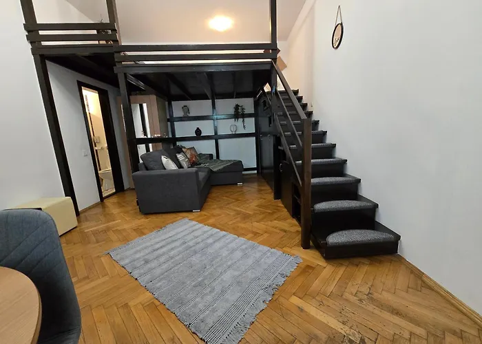 Old Town Studio I Central
